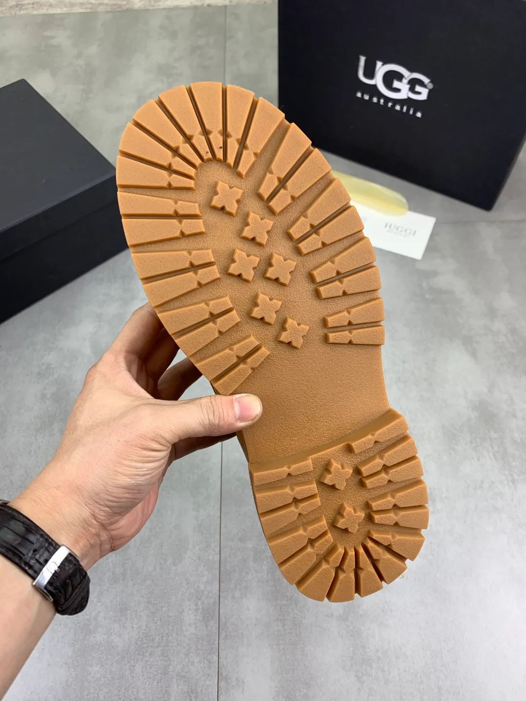 Men's men's shoes 💰P660 New arrival 🆕🆕🆕 IUGGI Men's British retro Martin boots Winter new men's outdoor hiking boots First layer of cowhide on the outside and wool on the inside Comfortable and warm Rubber sole sole Non-slip and firm Trendy and fashionable Casual and versatile Size: 38-44 (45 customized) Color: three colors